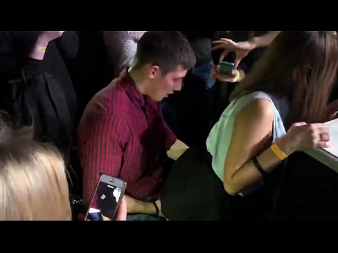 ❤️ Sexo real numa discoteca russa. Rapariga russa de 18 anos no ânus e vagina fodida numa discoteca ️ Porno em nós pt.ttsex.ru ﹏